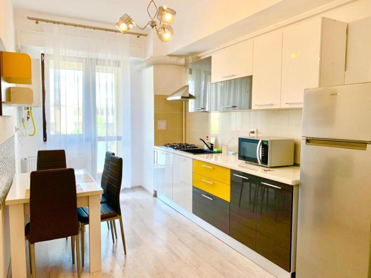 Karina New Flat Near Palas Mall Яш Екстериор снимка