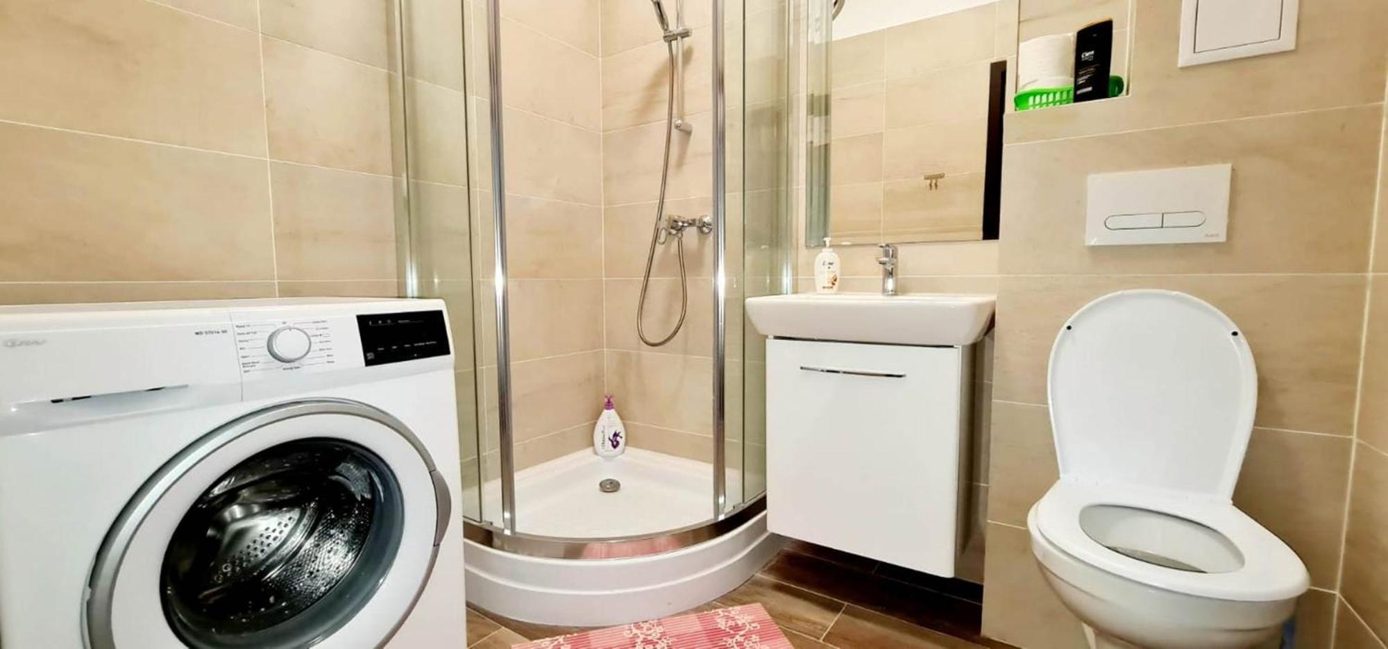 Karina New Flat Near Palas Mall Яш Екстериор снимка