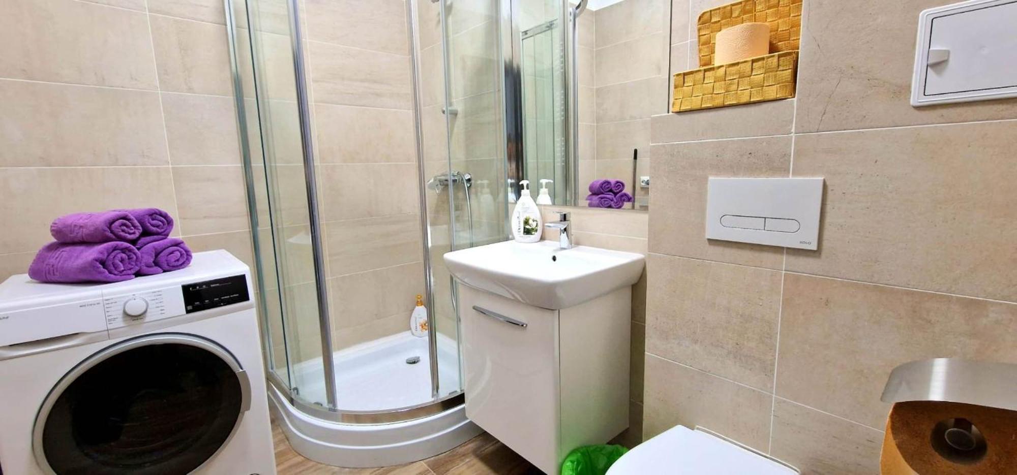 Karina New Flat Near Palas Mall Яш Екстериор снимка
